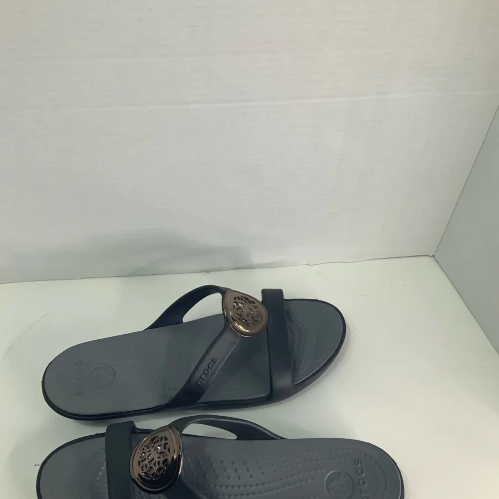 Crocs Sanrah Metal Block Sandals Women's Size 9 Black Grey Wedge Slide - Picture 6 of 7